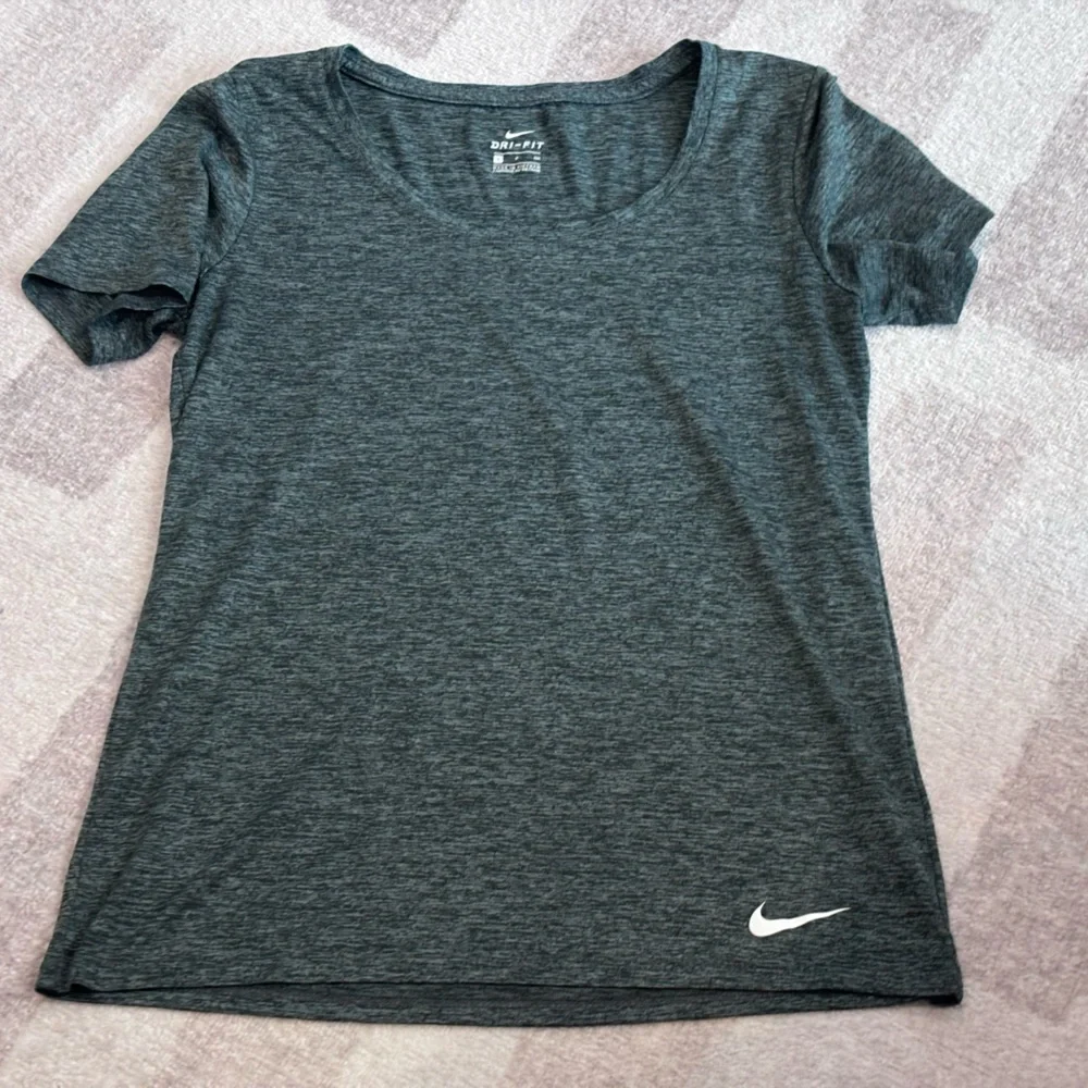 Nike Gray Short Sleeve Tee Athletic Wear